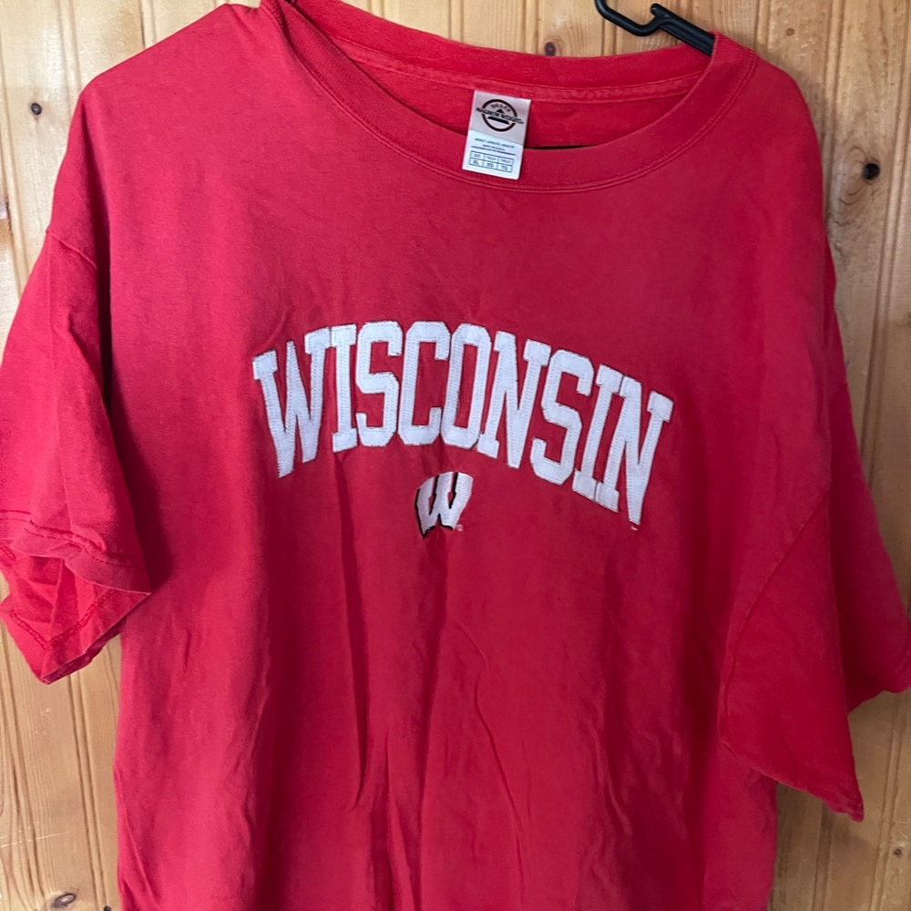 Wisconsin men’s tshirt size XL